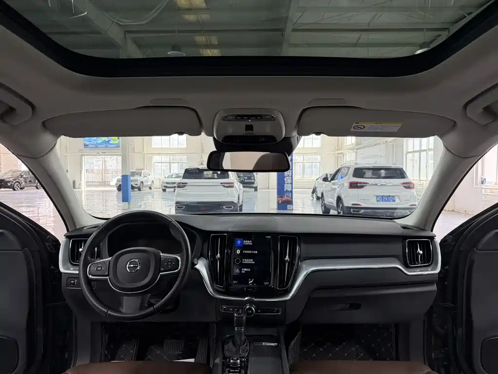 Volvo XC60 2019 — фото 10