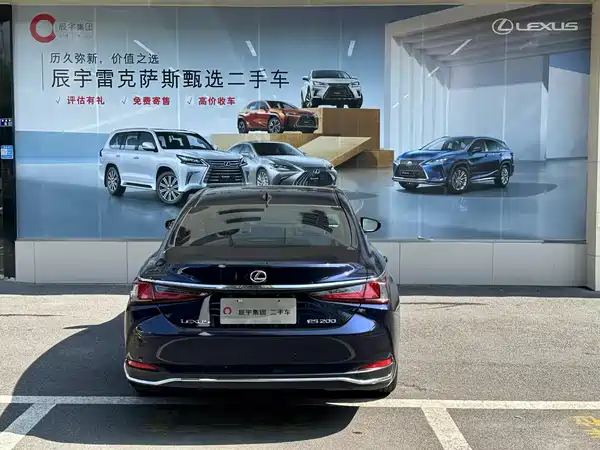 Lexus ES 2023