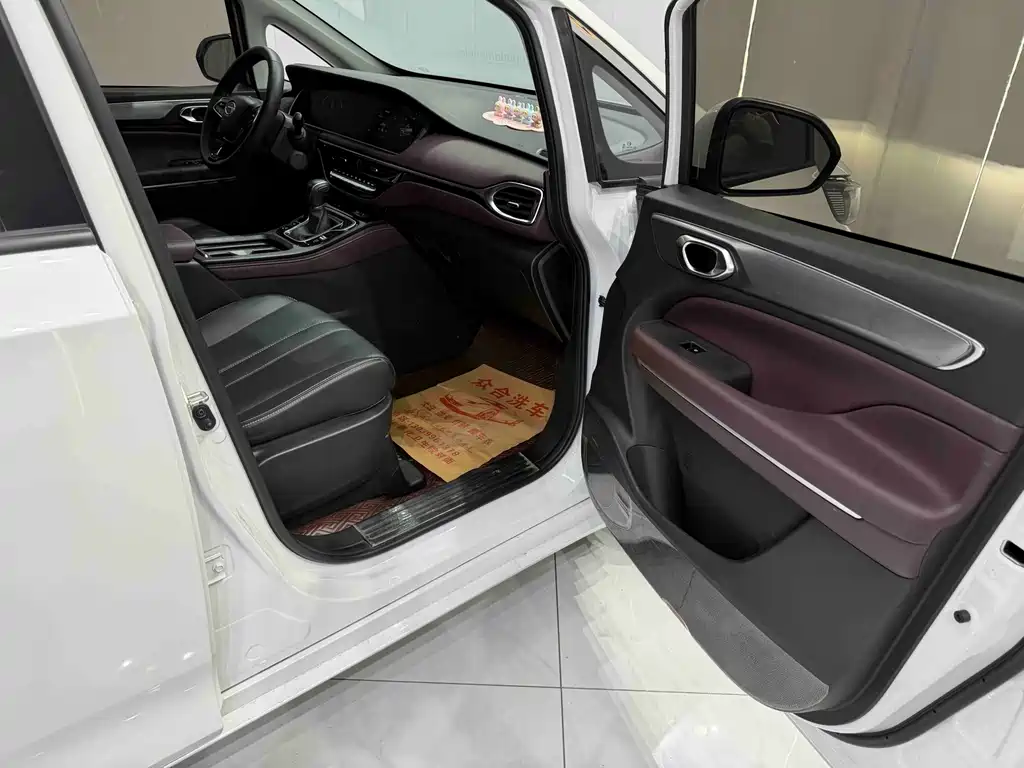 GAC Motor Trumpchi M6 2022 — фото 17