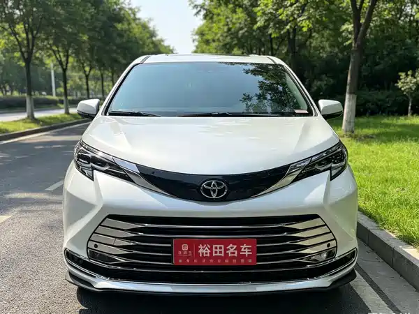 Toyota Sienna 2025