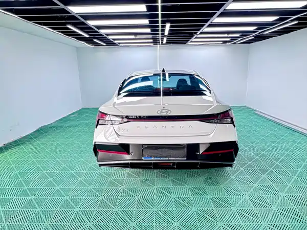 Hyundai Elantra 2023