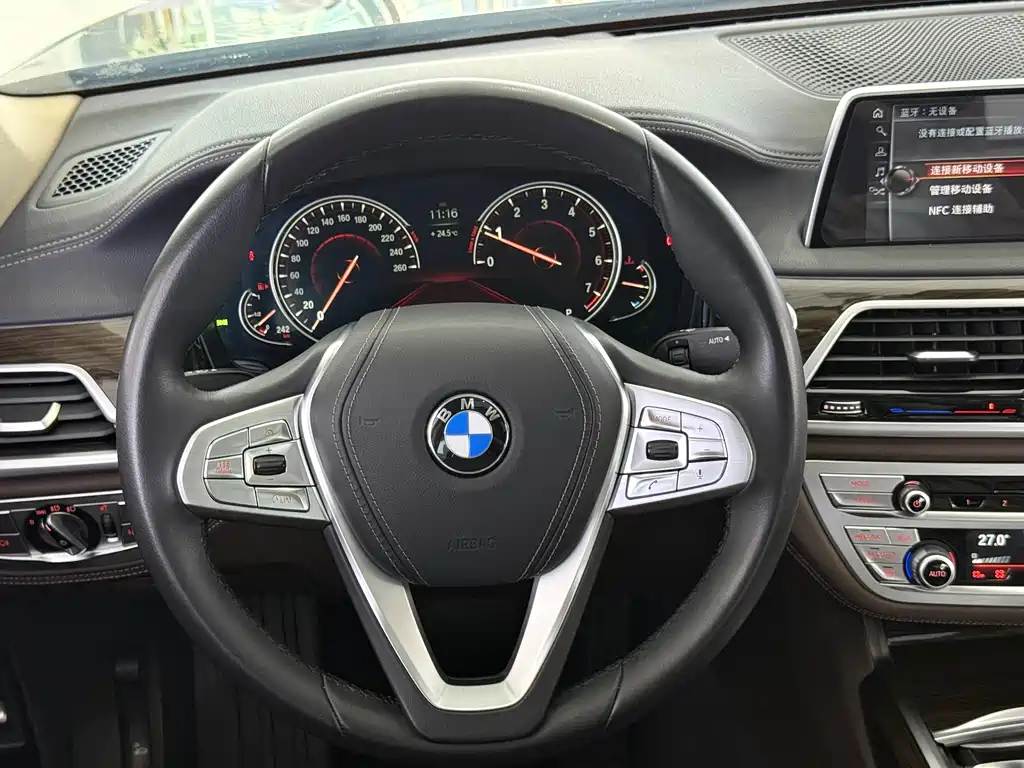 BMW 7 Series 2017 — фото 11