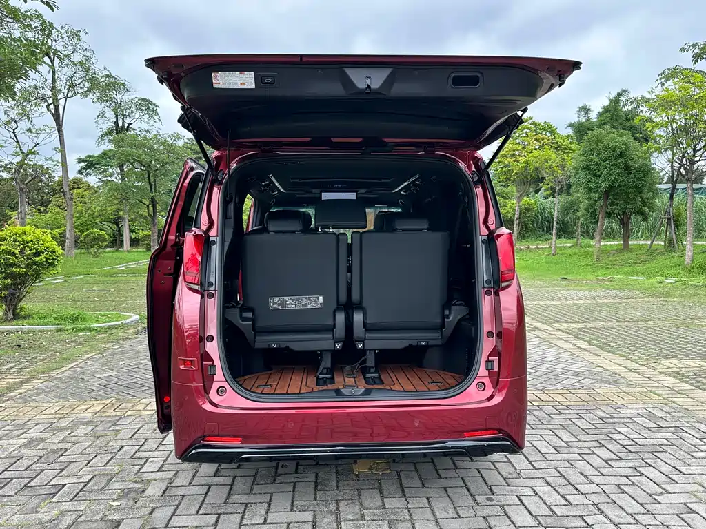 Toyota Alphard 2020 — фото 27