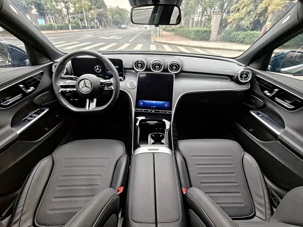 Mercedes-Benz C-Class 2024 — фото 8