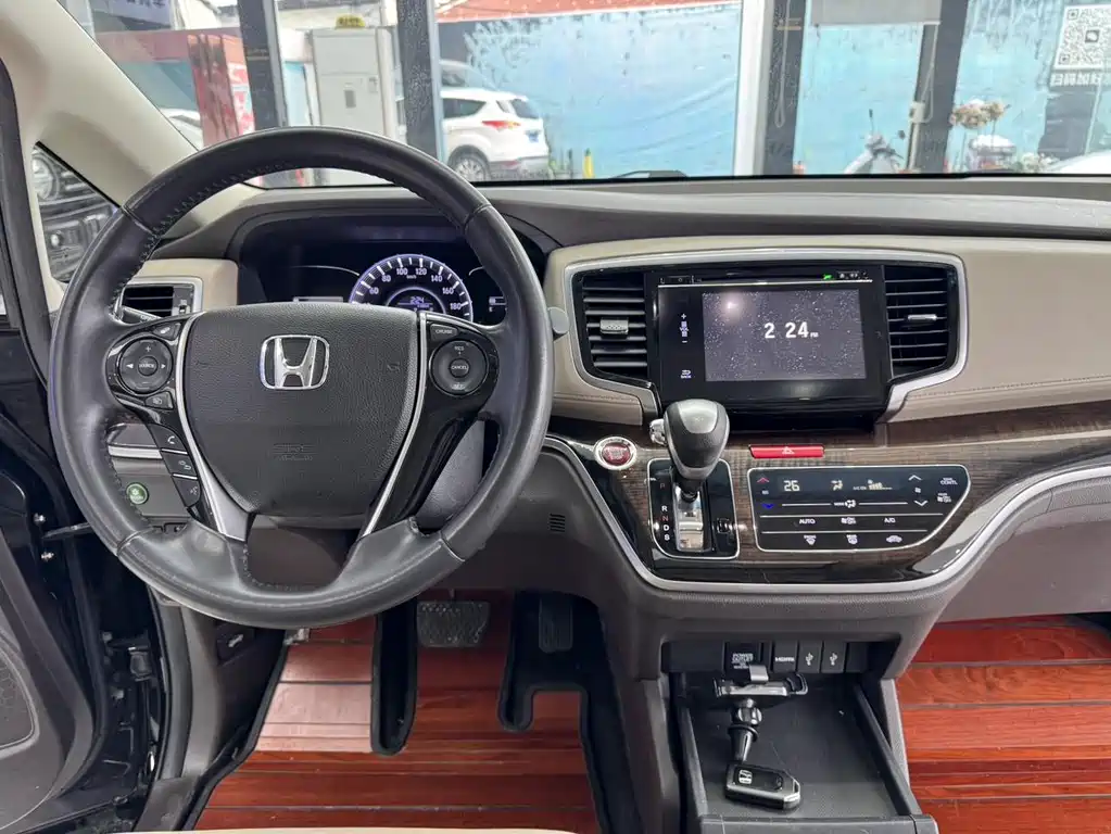 Honda Odyssey 2016 — фото 25
