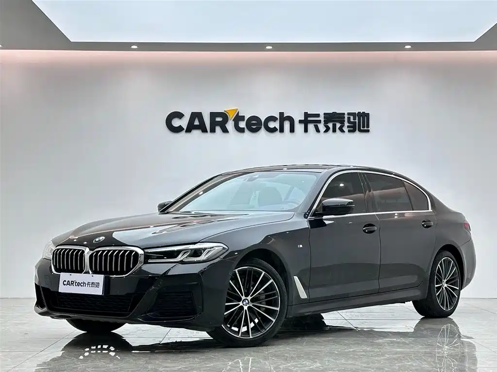 BMW 5 Series 2023 — фото 1