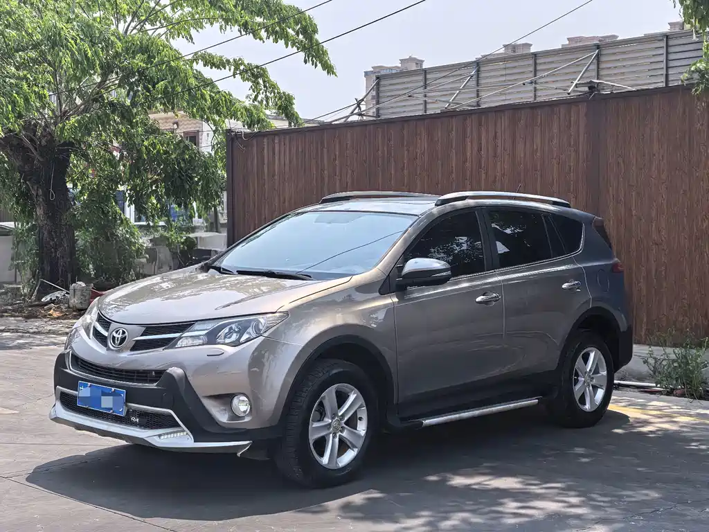 Toyota RAV4 2014 — фото 1