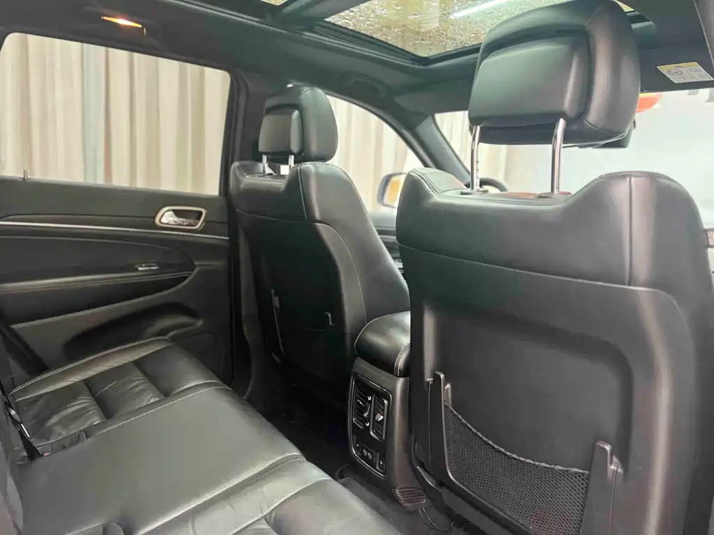 Jeep Grand Cherokee 2015 — фото 27