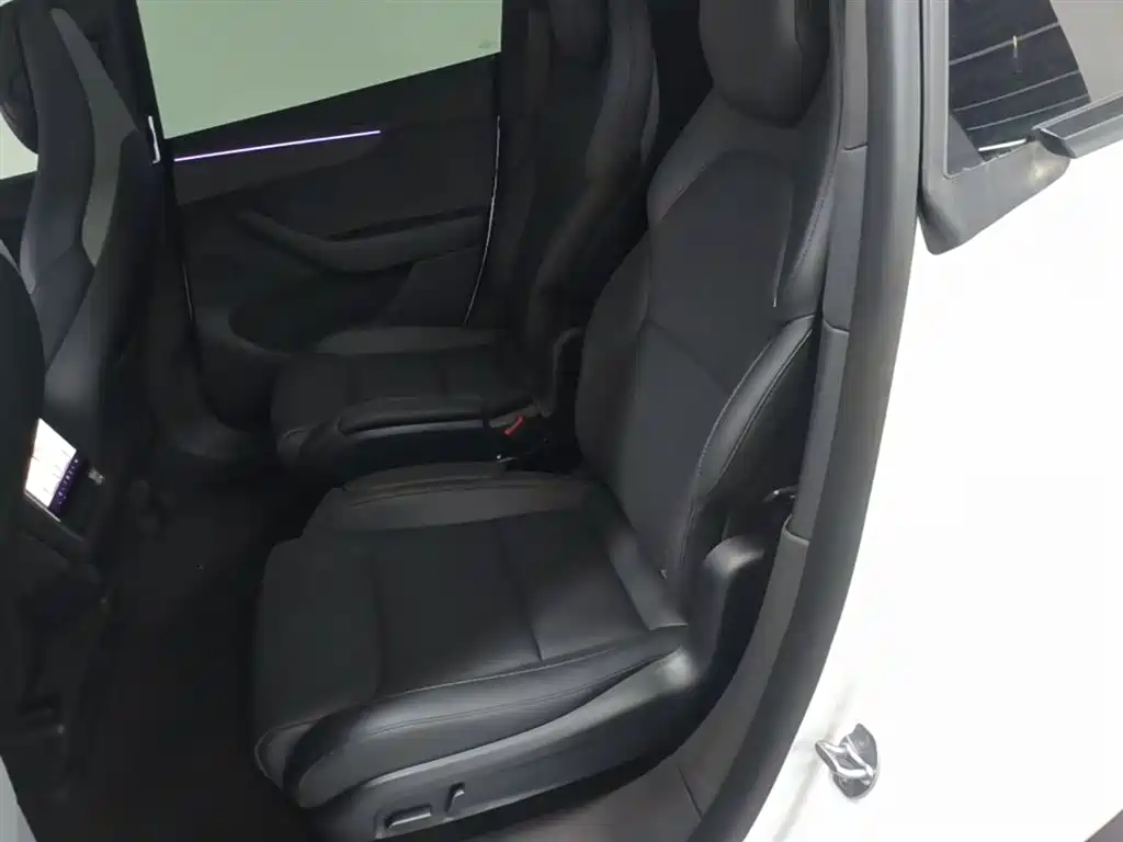 Tesla Model Y L 2026 — фото 17