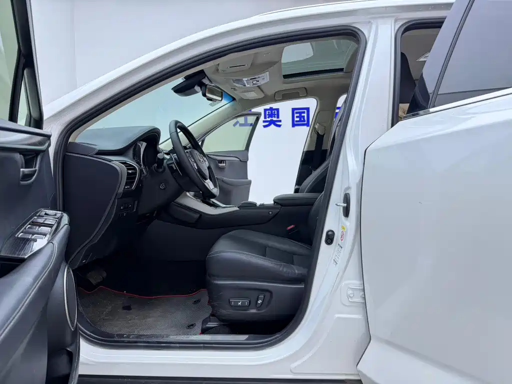 Lexus NX 2021