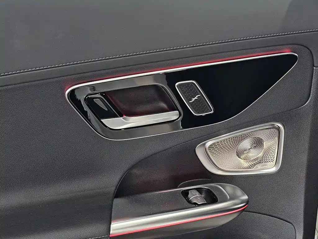 Mercedes-Benz C-Class 2024 — фото 11