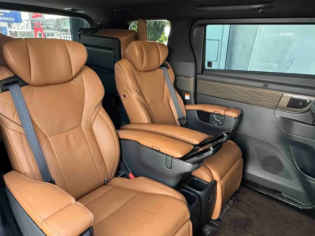 Toyota Vellfire 2024 — фото 19