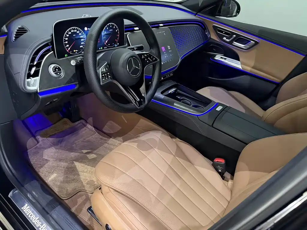 Mercedes-Benz E-Class 2025 — фото 16