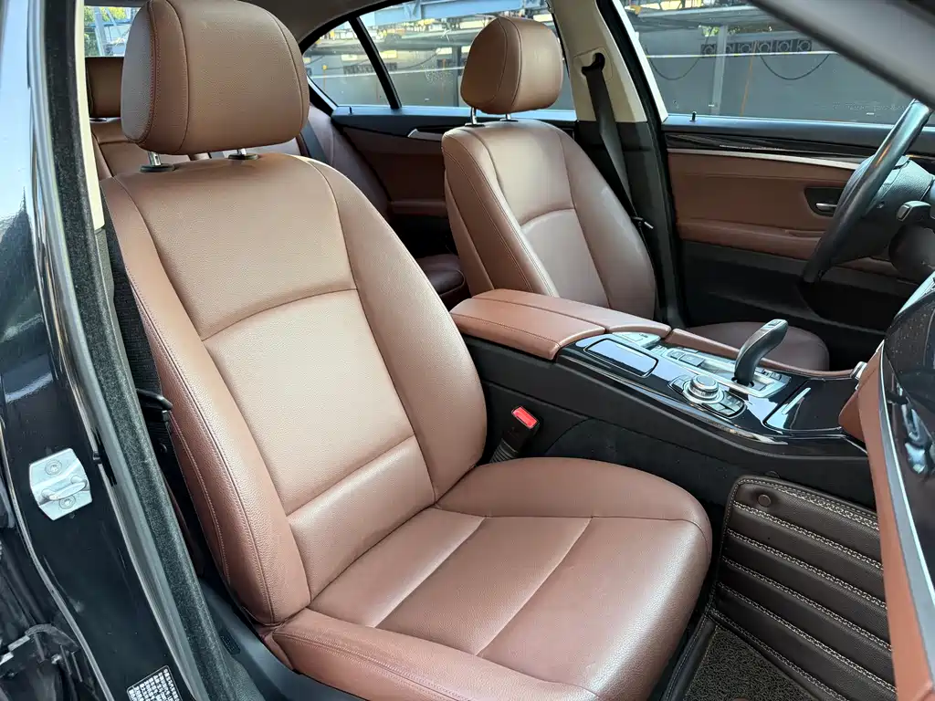 BMW 5 Series 2017 — фото 10