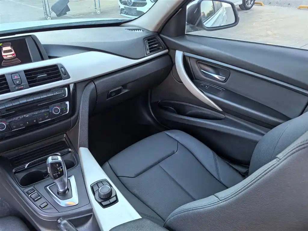BMW 3 Series 2016 — фото 13