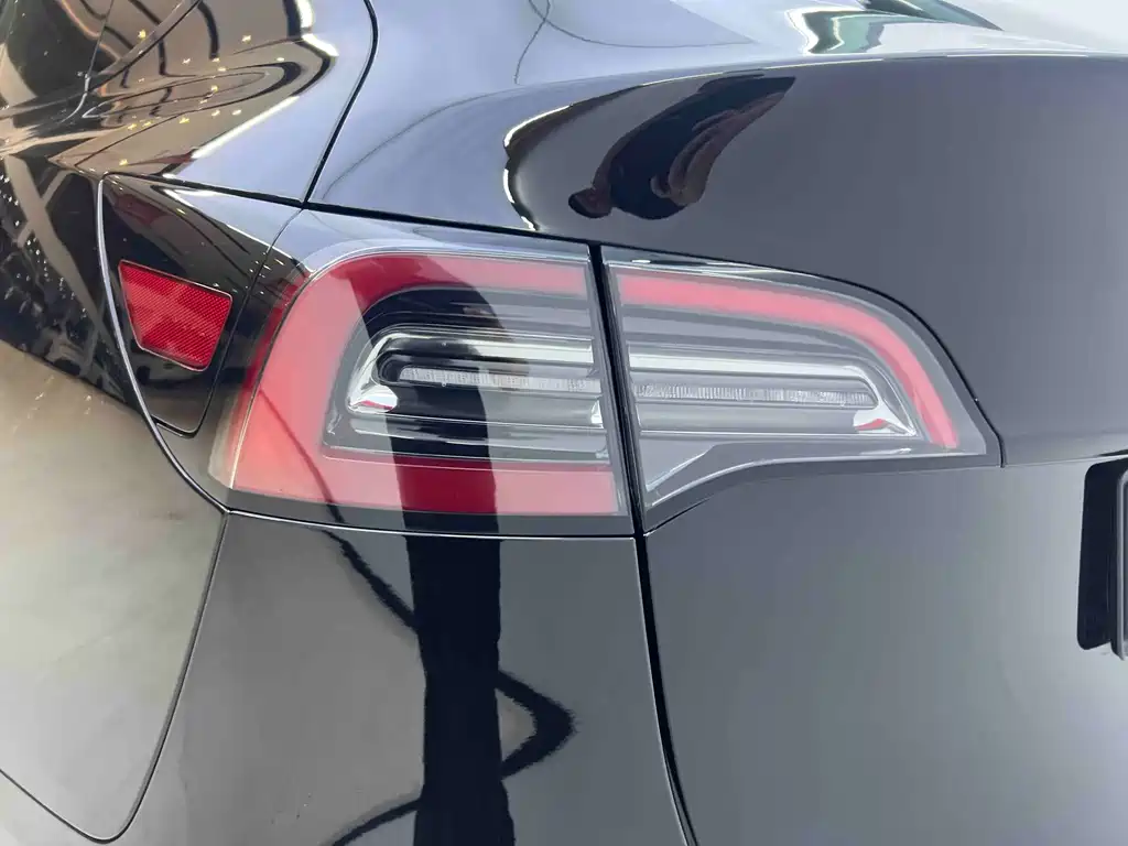 Tesla Model Y 2023 — фото 12
