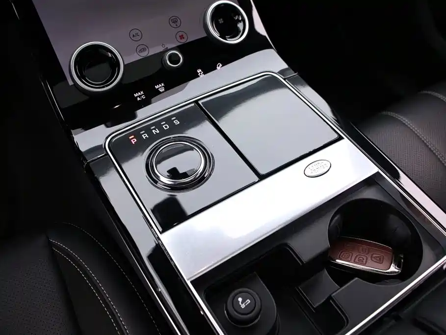 Land Rover Velar 2020 — фото 9