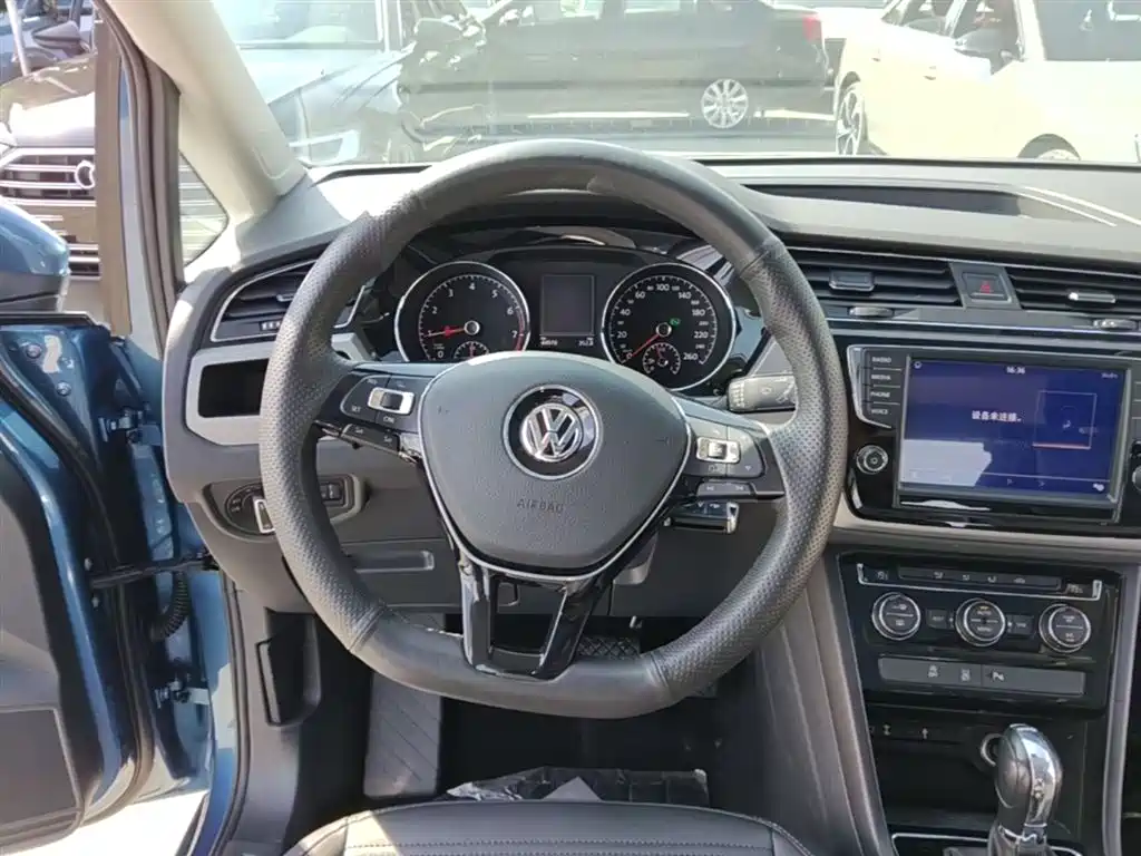 Volkswagen Touran 2019 — фото 11