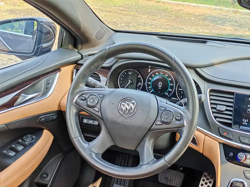 Buick LaCrosse 2017 — фото 10