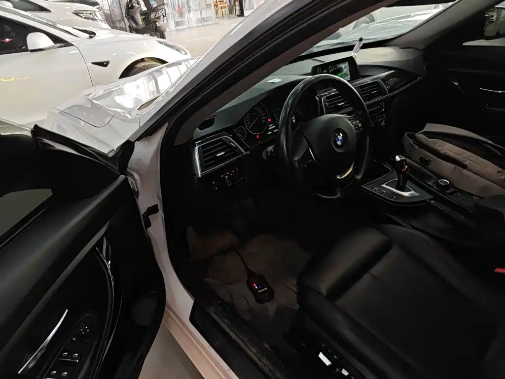 BMW 3 Series GT 2018 — фото 12