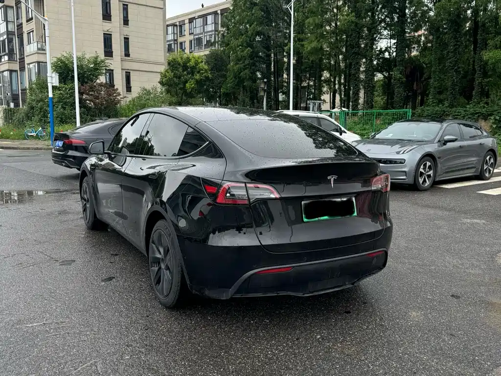 Tesla Model Y 2022 — фото 15