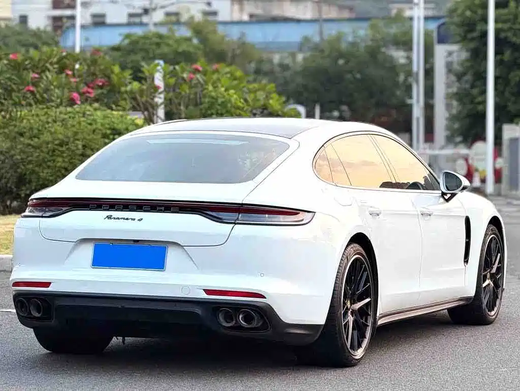 Porsche Panamera 2021