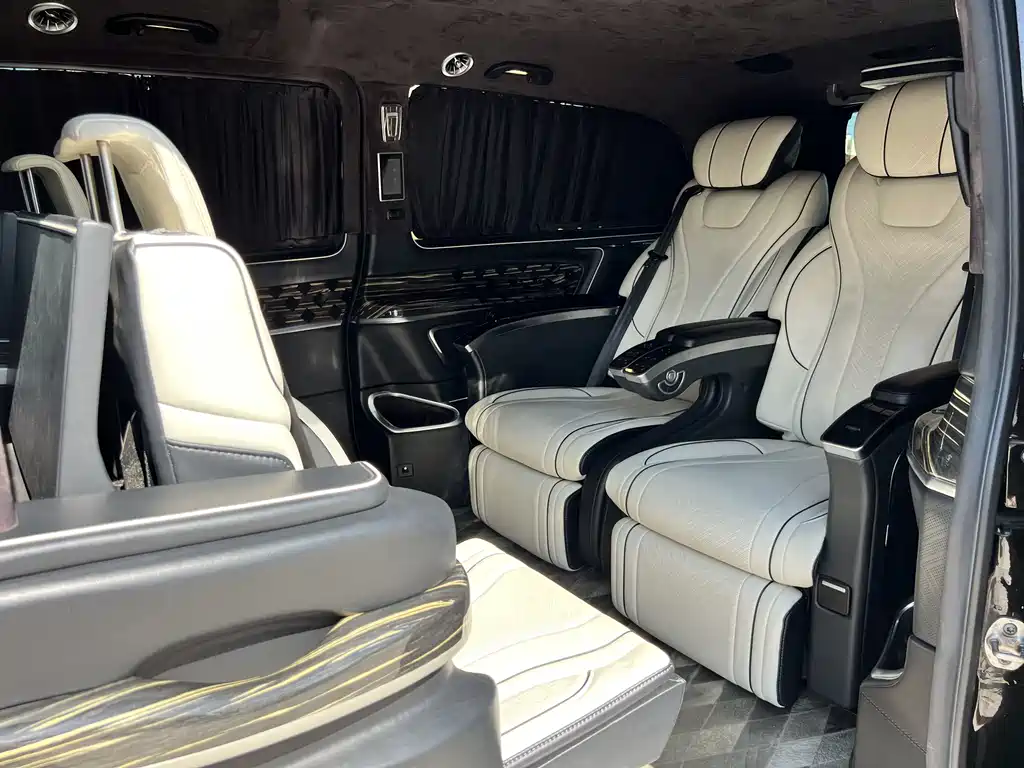 Mercedes-Benz V-Class 2021 — фото 20