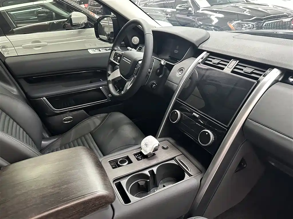 Land Rover Discovery 2024 — фото 17
