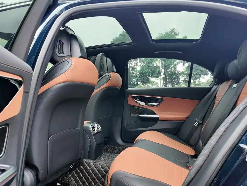 Mercedes-Benz C-Class 2023 — фото 8
