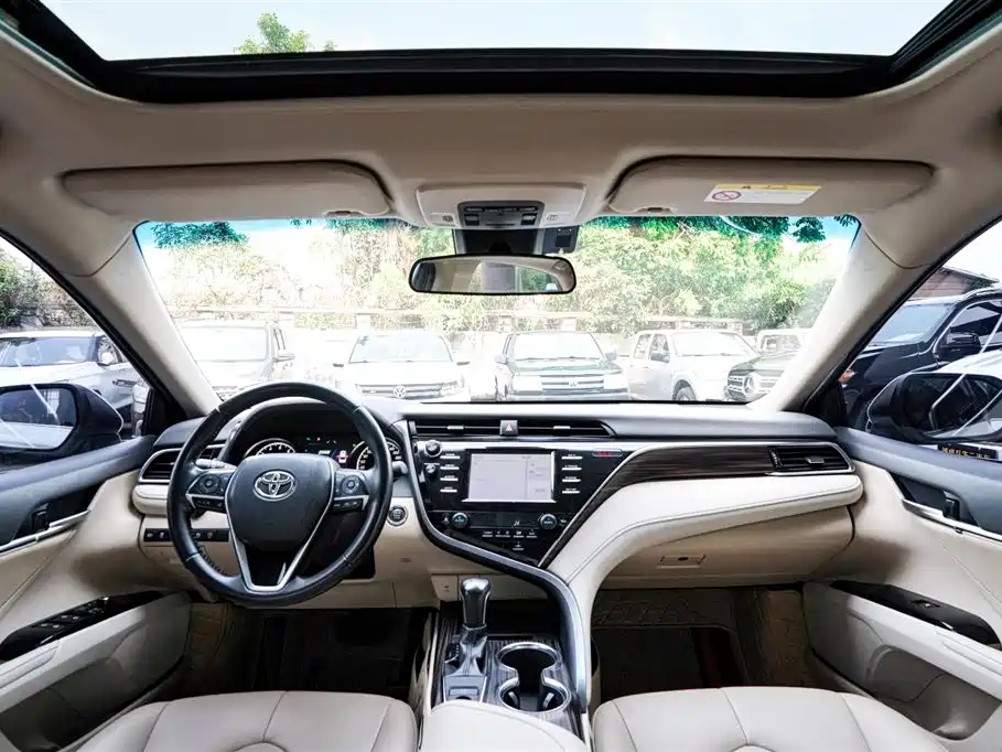 Toyota Camry 2018 — фото 9