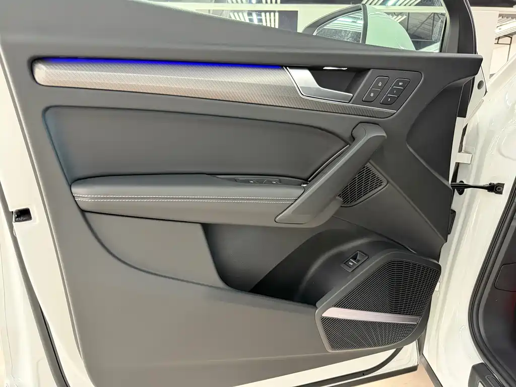 Audi Q5L 2021 — фото 23