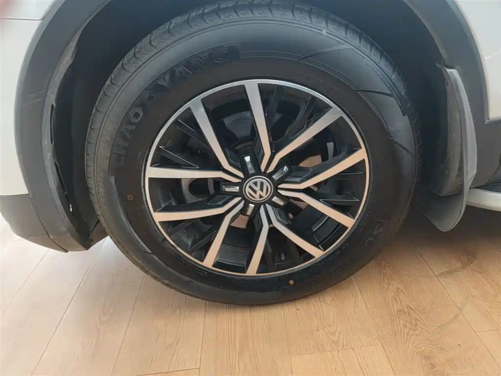 Volkswagen Tiguan L 2017 — фото 23
