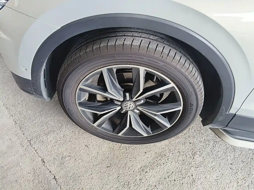 Volkswagen Tiguan L 2017 — фото 23