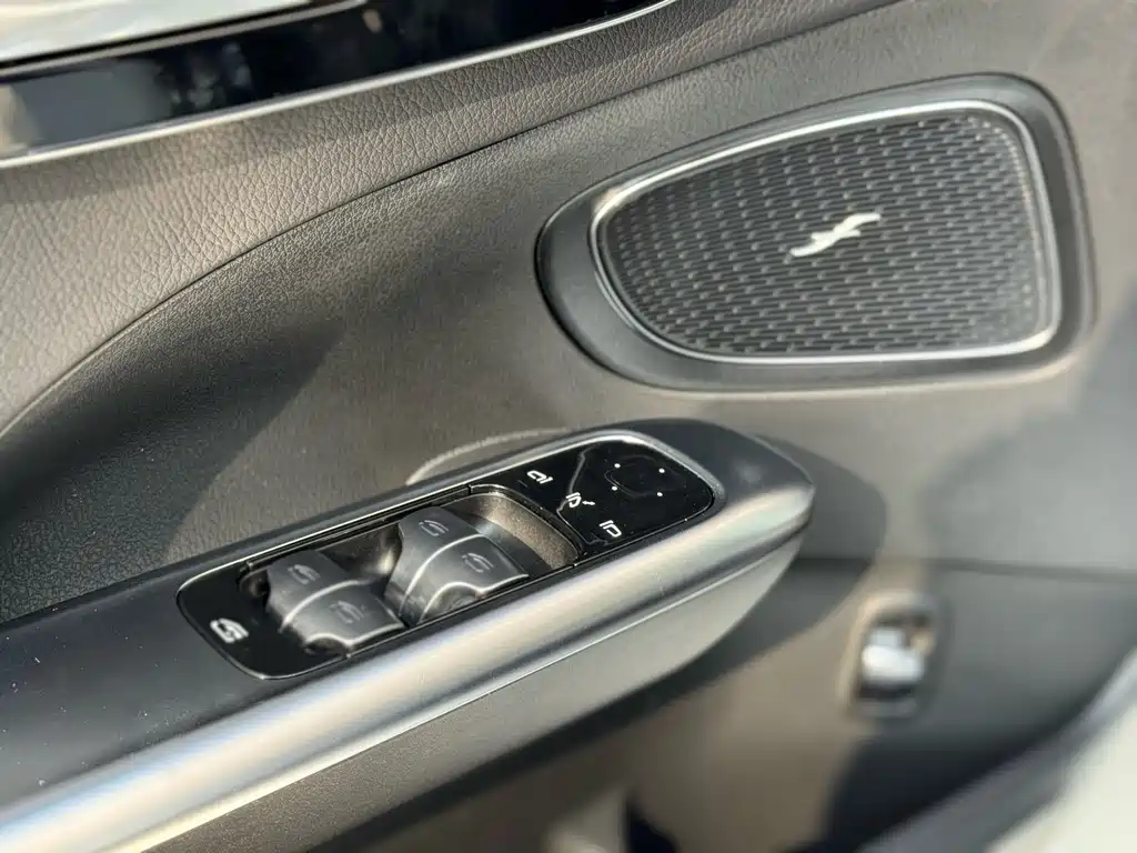 Mercedes-Benz C-Class 2023 — фото 20