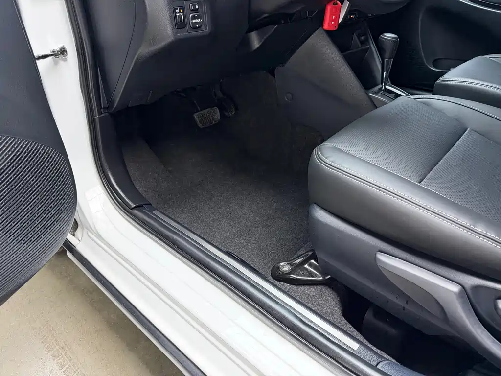 Toyota Yaris L 2022 — фото 9