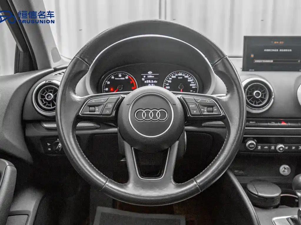 Audi A3 2018 — фото 19