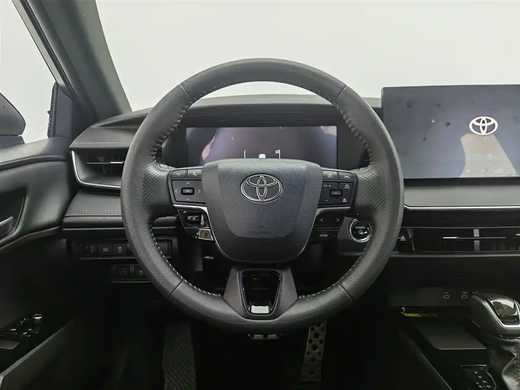 Toyota Camry 2024 — фото 11