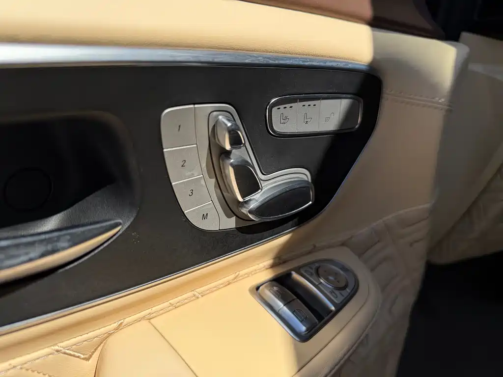 Mercedes-Benz V-Class 2022 — фото 14