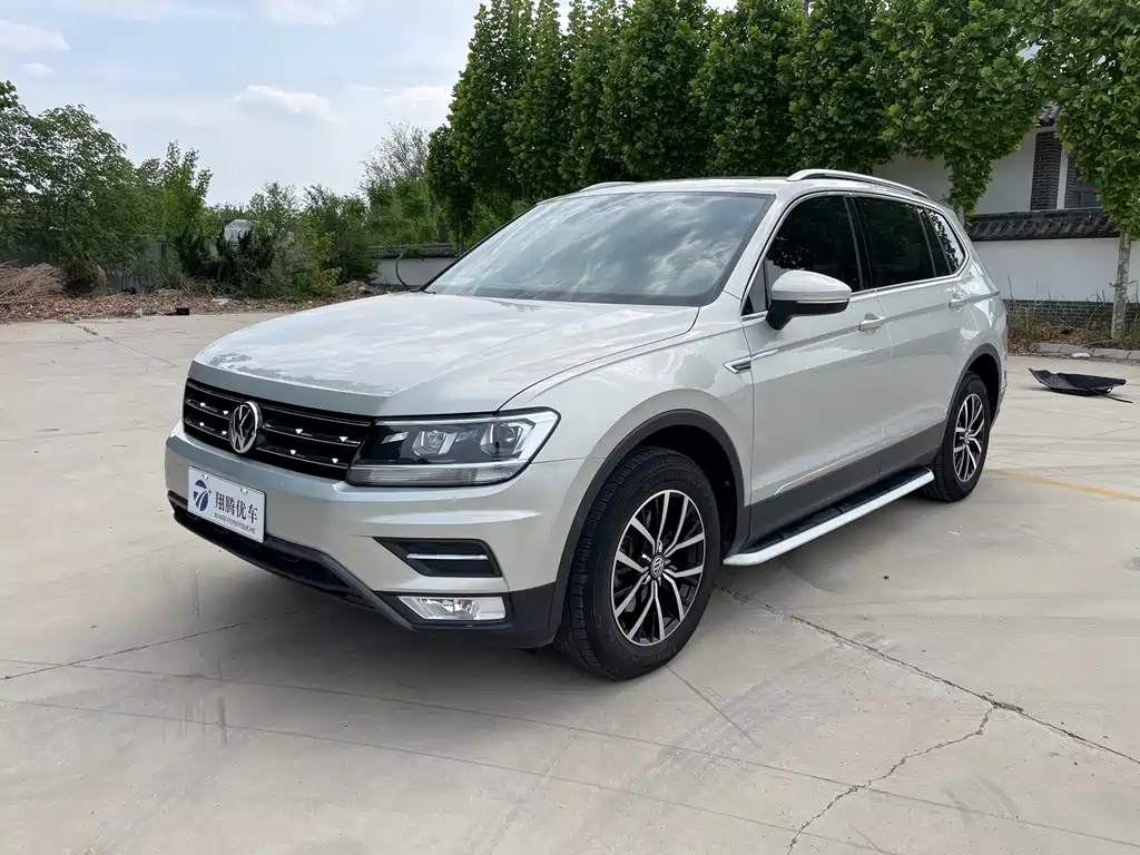 Volkswagen Tiguan L 2017 — фото 1