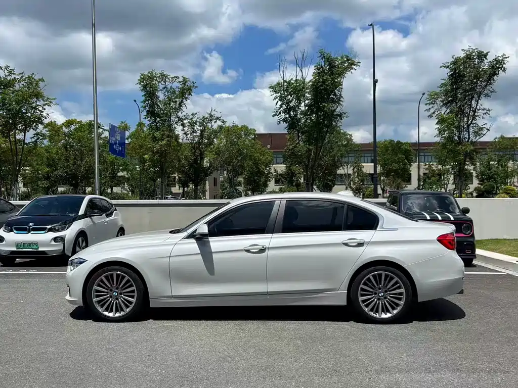 BMW 3 Series 2019 — фото 17