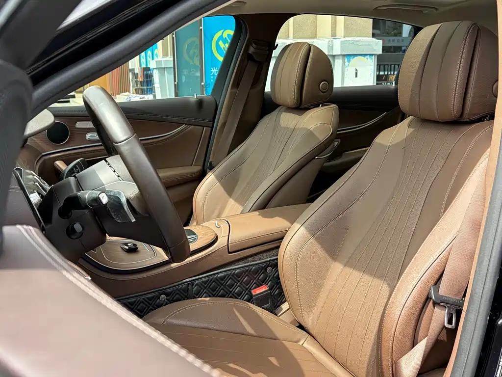 Mercedes-Benz E-Class 2022 — фото 11