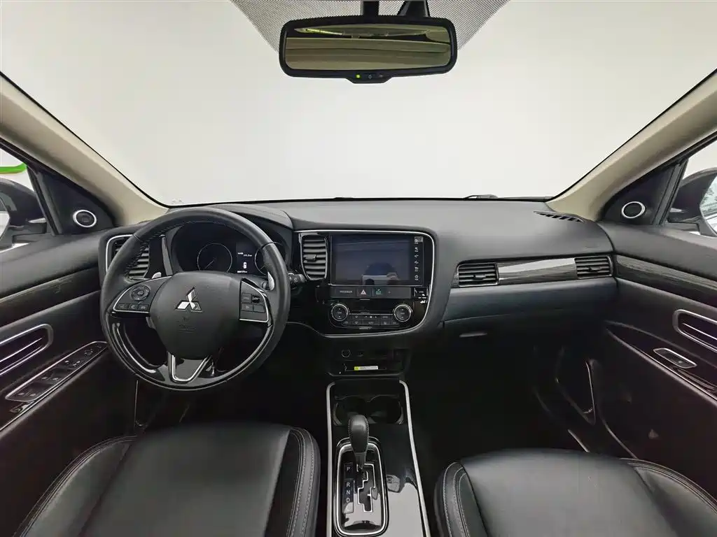 Mitsubishi Outlander 2020 — фото 5