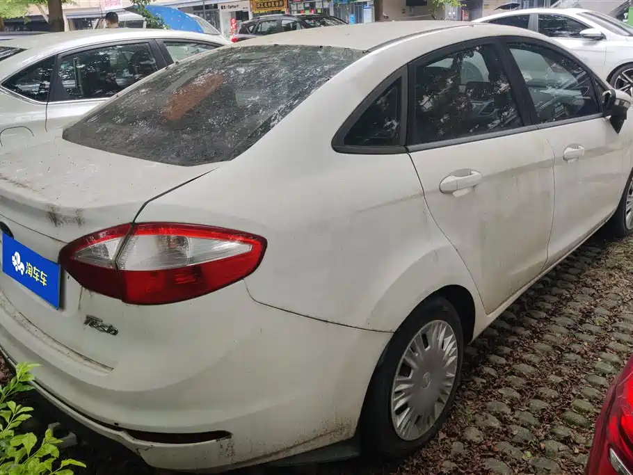 Ford Fiesta 2015 — фото 3