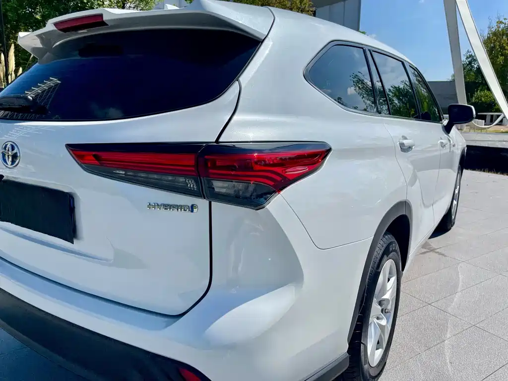 Toyota Highlander 2022 — фото 21