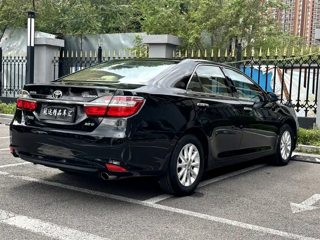 Toyota Camry 2015 — фото 10