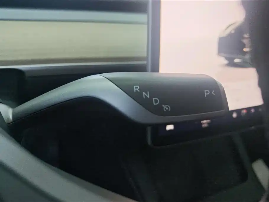 Tesla Model Y 2023 — фото 16