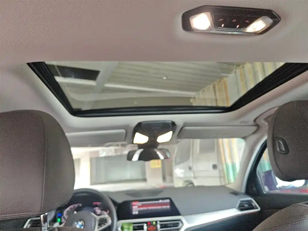 BMW 3 Series 2019 — фото 18