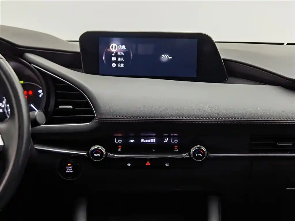 Mazda 3 Axela 2023 — фото 12