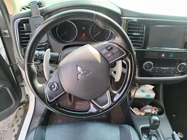 Mitsubishi Outlander 2016