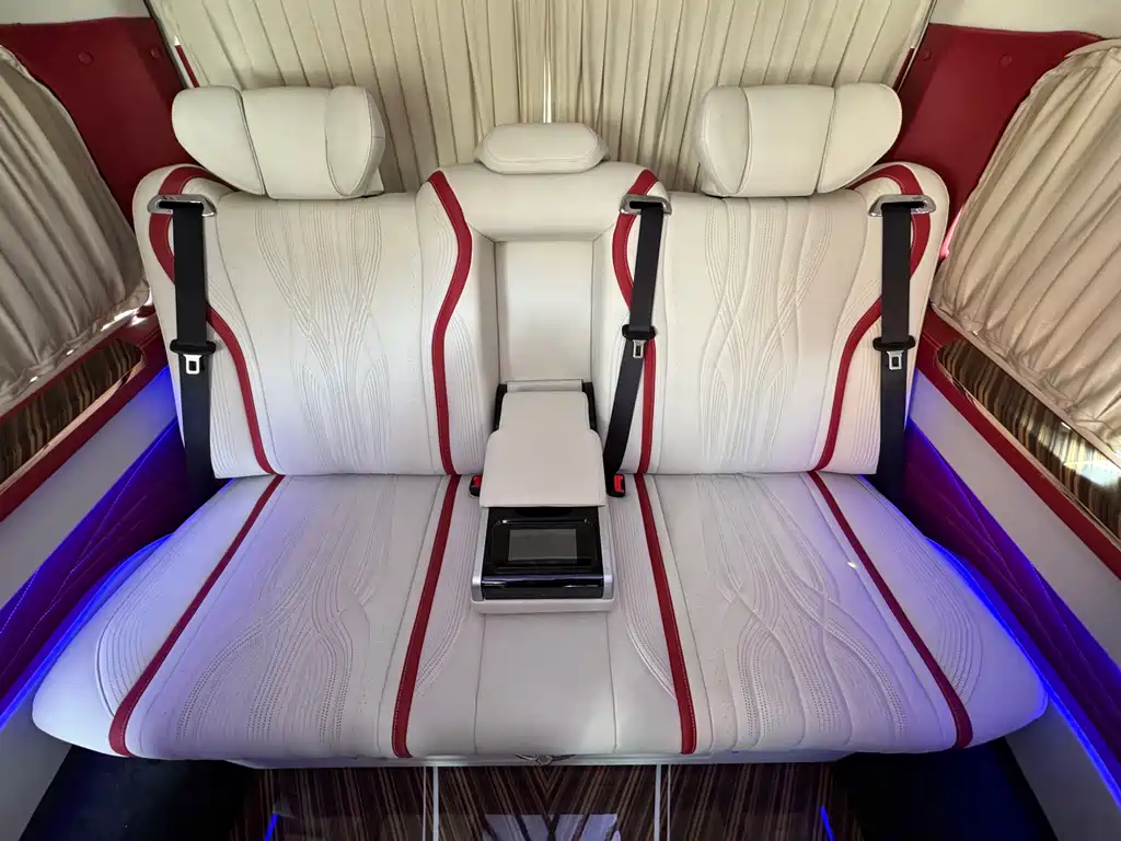 Toyota Hiace 2025 — фото 18